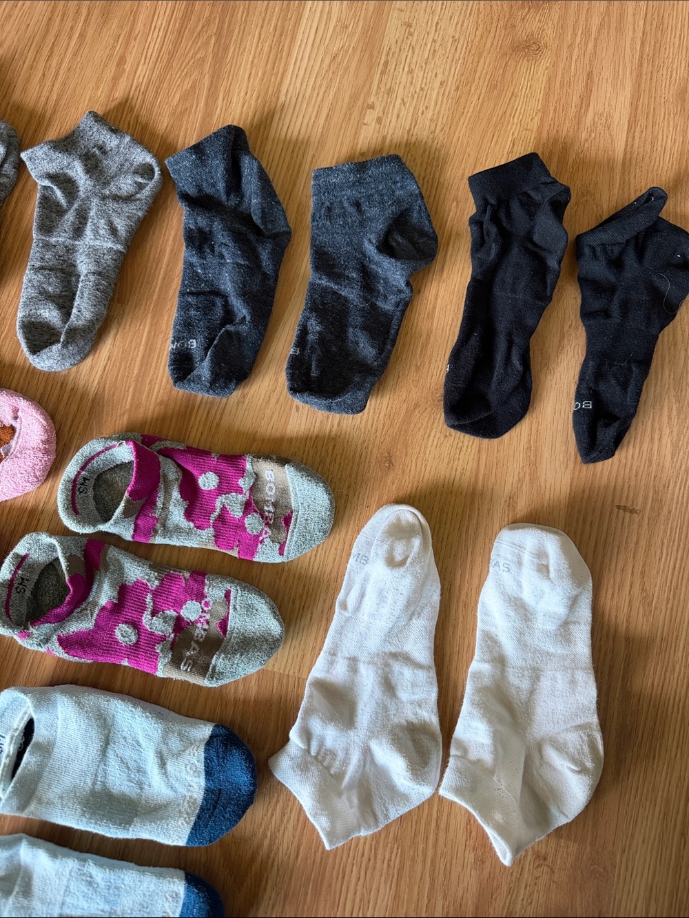 14 pairs of bombas socks - Picture 4 of 7
